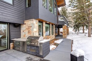 المنطقة المحيطة بالمنشأة