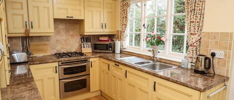 Casa de campo | Cozinha privada | Geladeira, lava-louças, talheres/pratos/utensílios de cozinha