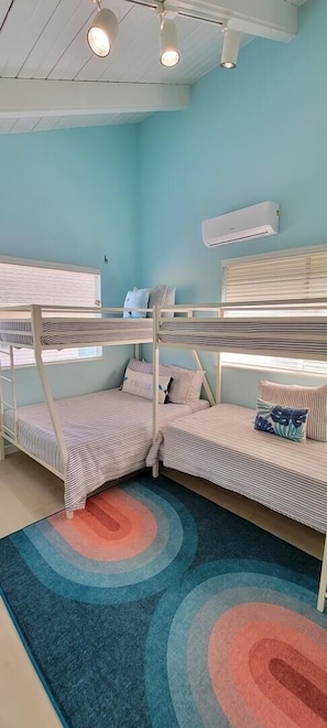 3 bedrooms, iron/ironing board, free WiFi