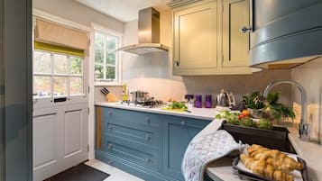 Dishwasher, cookware/dishes/utensils