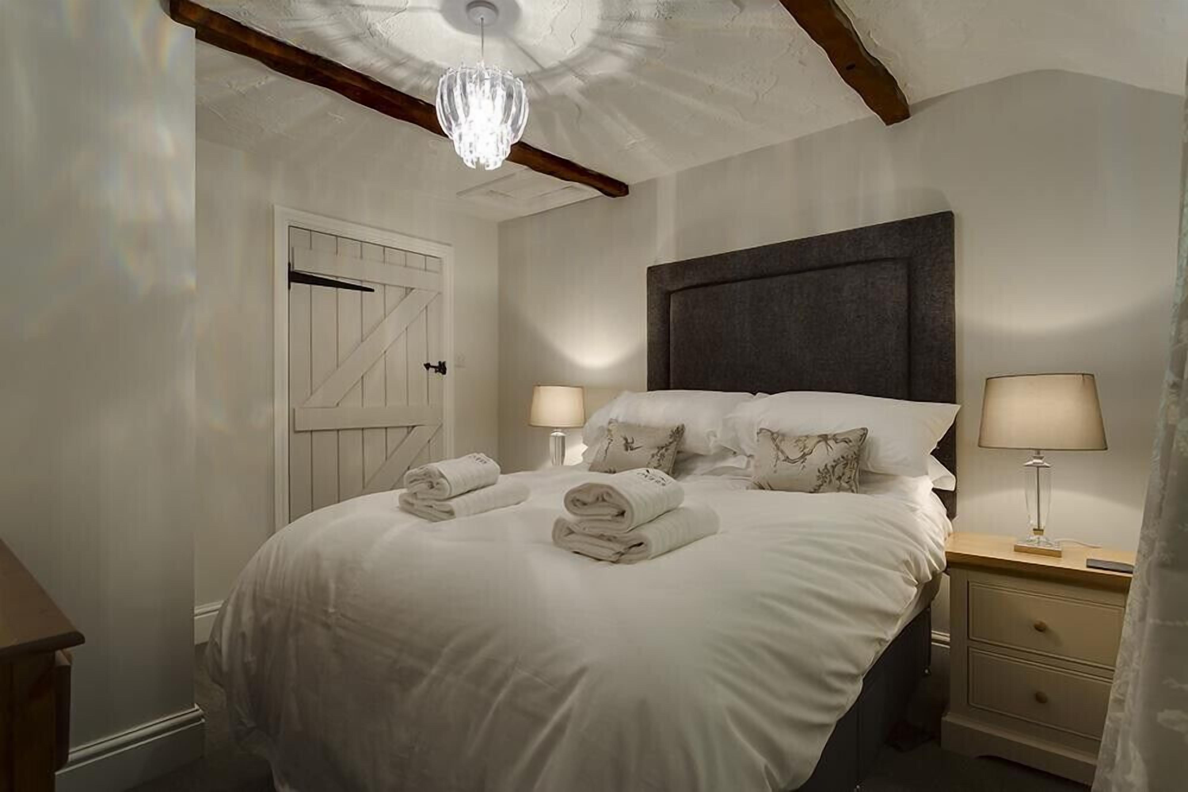 2 bedrooms, individually decorated, individually furnished, free WiFi