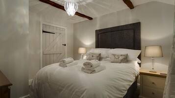 2 bedrooms, individually decorated, individually furnished, free WiFi