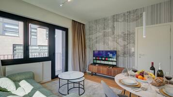 21-inch TV with digital channels