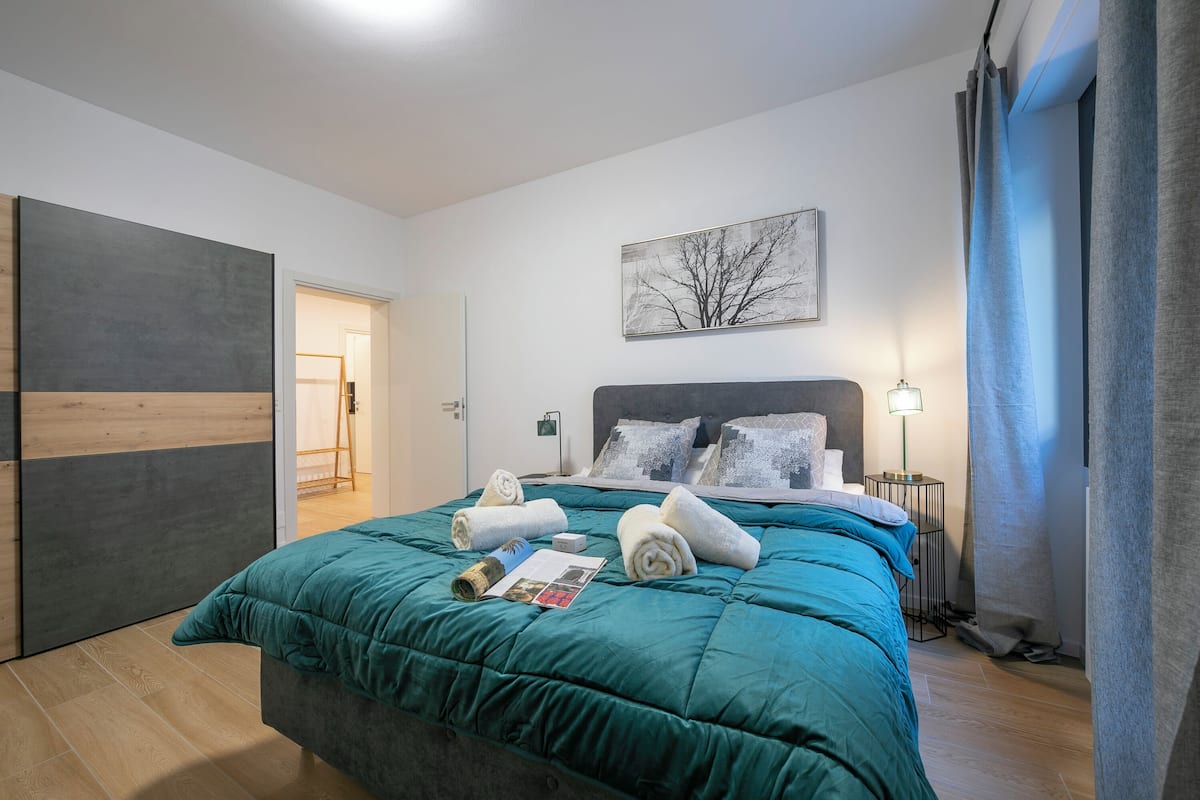 Family Apartment, 2 Bedrooms (Boutique Apartment 6) | 1 bedroom, laptop workspace, iron/ironing board, free WiFi
