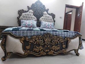 Talo | 3 makuuhuonetta, silitysrauta/-lauta, ilmainen Wi-Fi, vuodevaatteet