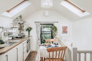 Fridge, oven, stovetop, toaster