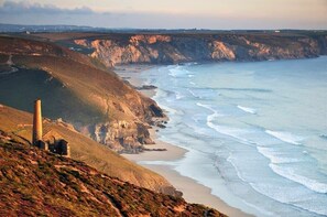 Beach - Romantic Converted Barn, Perfect St Agnes Location (Cornwall)