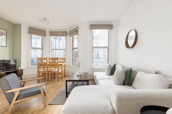 Smart TV - Cosy Flat in Battersea (London)