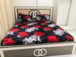 Business-Apartment | 1 Schlafzimmer, Daunenbettdecken, individuell eingerichtet