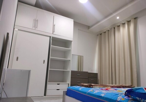 1 habitación, cubrecamas, muebles diferentes y wifi gratis 