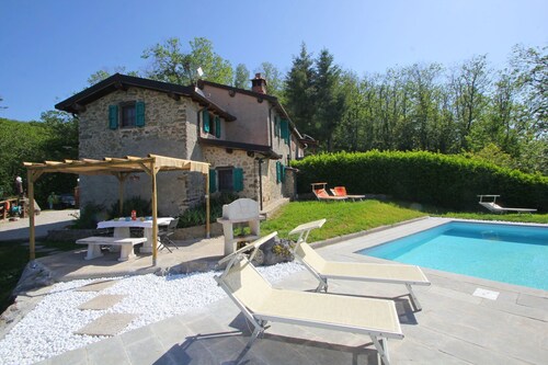 Private Pool, WiFi, 6 People, middle of Nature