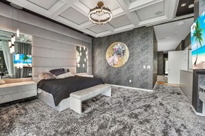 5 bedrooms, desk, iron/ironing board, travel crib