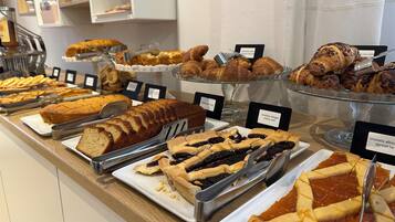 Tägliches Frühstücksbuffet gegen Gebühr