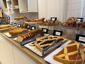 Petit déjeuner buffet servi tous les jours en supplément
