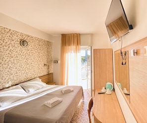 Een kluis op de kamer, een bureau, gratis wifi