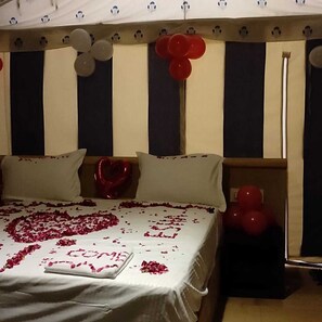 Luxury Tent, 1 King Bed | Premium bedding, down duvets, Select Comfort beds, bed sheets - THE THAR DESERT RESORT & CAMP (Jaisalmer)