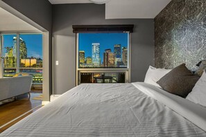 1 quarto, escrivaninha, Wi-Fi de cortesia, roupa de cama