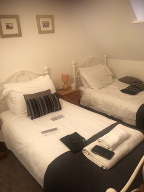 2 makuuhuonetta, silitysrauta/-lauta, vauvan matkasänky, ilmainen Wi-Fi