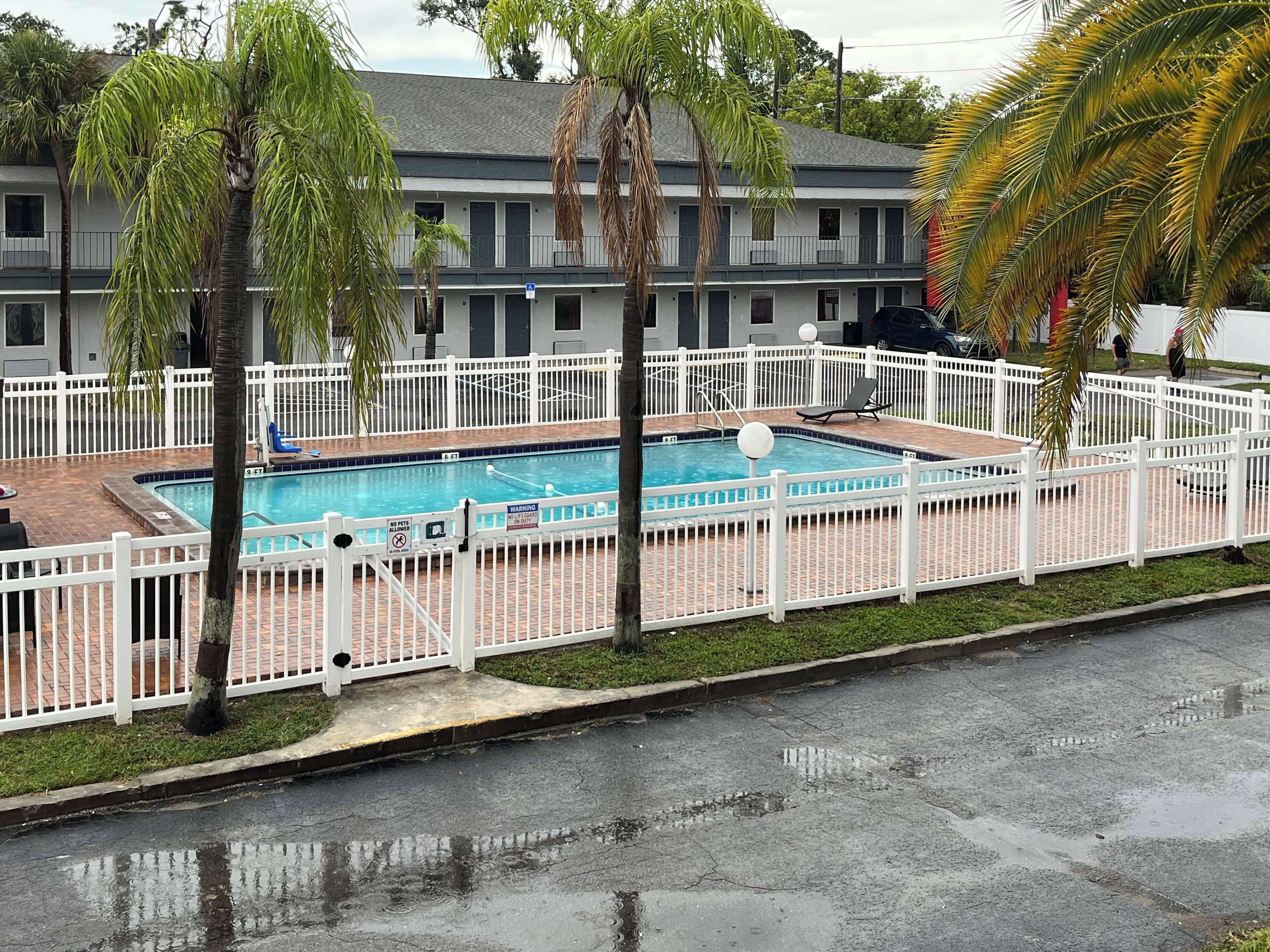 المنشأة من الخارج