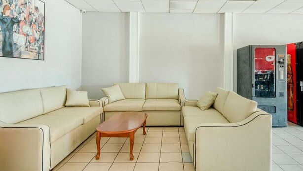 Lobby sitting area - Motel 6 New Port Richey, FL (New Port Richey)
