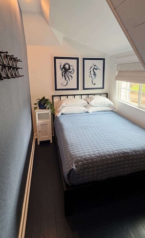 2 bedrooms, WiFi, bed sheets - Modern A-Frame | Walkable | Two Balconies | Views (Avalon)