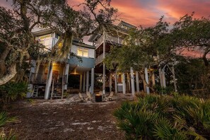 Exterior - 3 Story Haven! Fire Pit+kayaks~updated~360 Views! (Cedar Key)