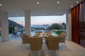 Outdoor dining