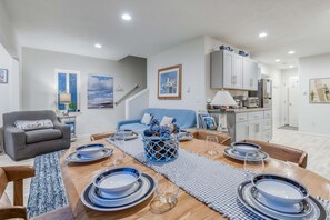 Interior - Steps to the beach, ocean view, deck, BBQ, pet friendly with a fenced in yard (Lincoln City)