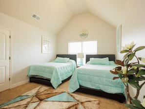 4 bedrooms, iron/ironing board, free WiFi, bed sheets - Home Near Ft. Gordon (Grovetown)