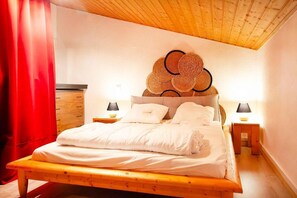 1 bedroom, bed sheets