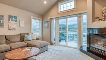 Smart TV, fireplace, DVD player, ping pong