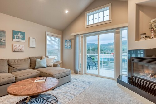 Walk to Beach or Town, Enjoy Balcony Views and Feel the Ocean Breeze
