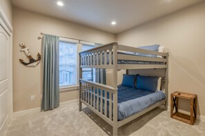 3 bedrooms, desk, free WiFi, bed sheets