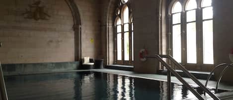 Inomhuspool och uppvärmd pool