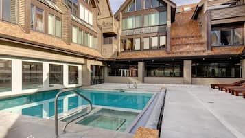 屋内プール、温水プール