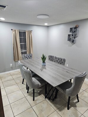 Dining - OASIS IN TALLAHASSEE (Tallahassee)