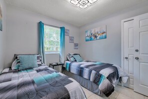 4 bedrooms, iron/ironing board, free WiFi, bed sheets - OASIS IN TALLAHASSEE (Tallahassee)