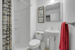 Combined shower/bathtub, hair dryer, towels, soap