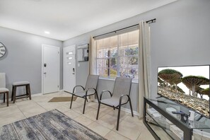 Interior - OASIS IN TALLAHASSEE (Tallahassee)