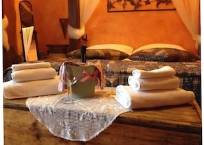 2 bedrooms, iron/ironing board, travel cot, free WiFi