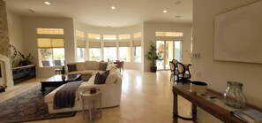 Smart TV, fireplace, stereo