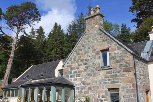 Historic Lochside Estate-house overlooking Isle of Skye