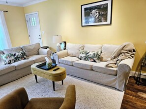 Smart TV - Swank Cottage, walk to restaurants! (West Palm Beach)