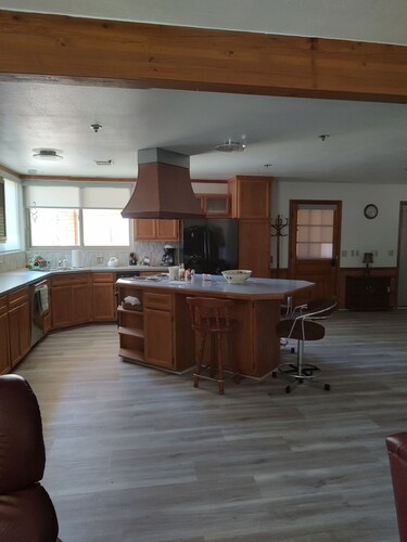 Beautiful Guest House on 20 acre ranch 