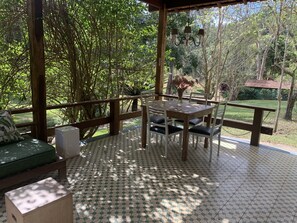Outdoor dining - Butterflies Place (Petropolis)
