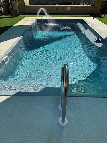 Cozy Private Room-Queen&Full Bed, Hot Tub Pool Pets Welcome!