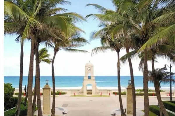Sun-loungers, beach towels