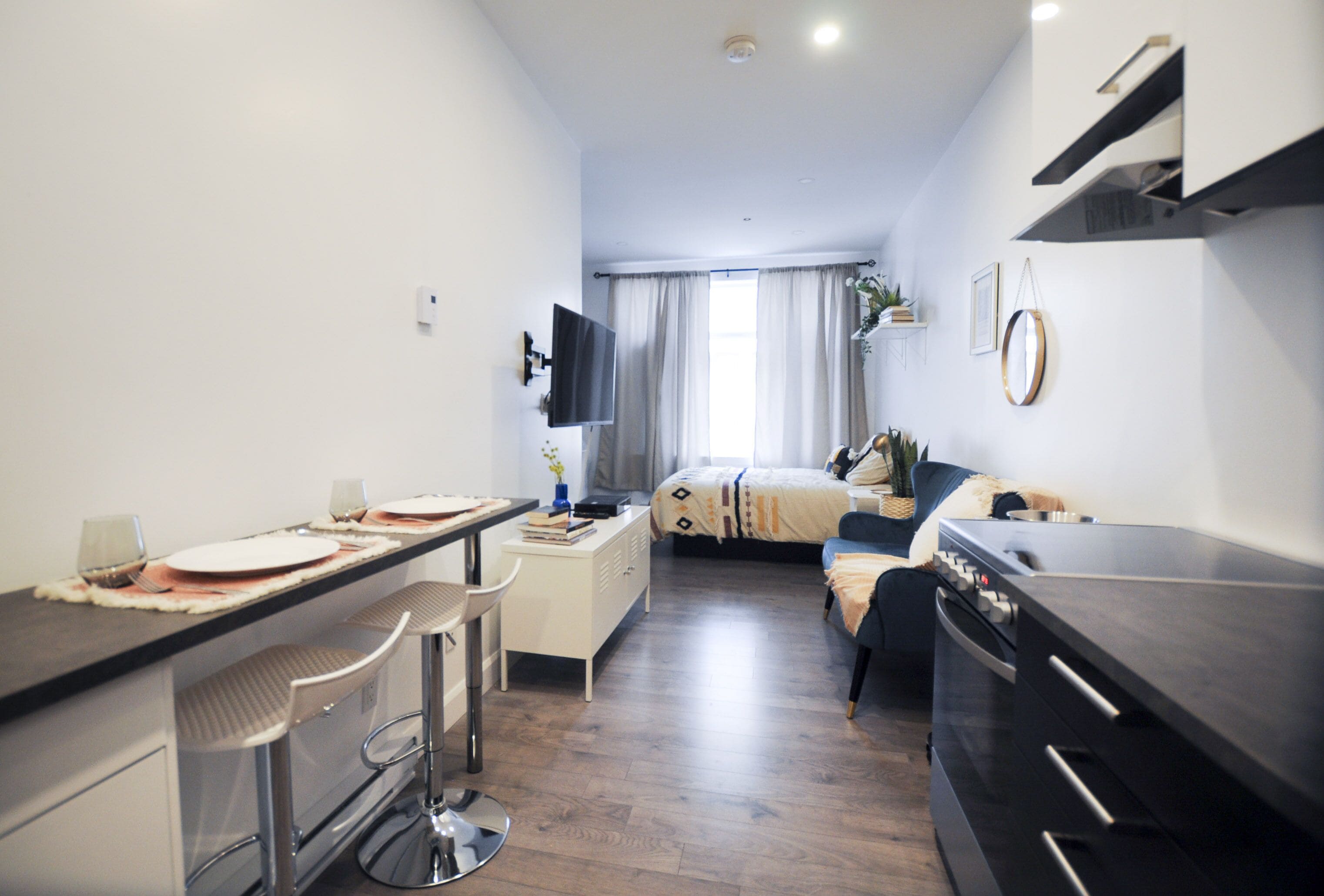 Työpöytä, Wi-Fi, vuodevaatteet