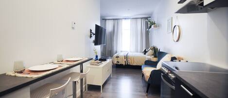 Työpöytä, Wi-Fi, vuodevaatteet