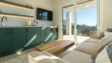 Smart TV, libri, videoteca